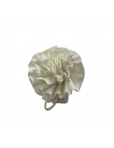 La Esponja Flor Bambú Y Algodón NaturaBIO Cosmetics limpia suavemente y exfolia la piel.