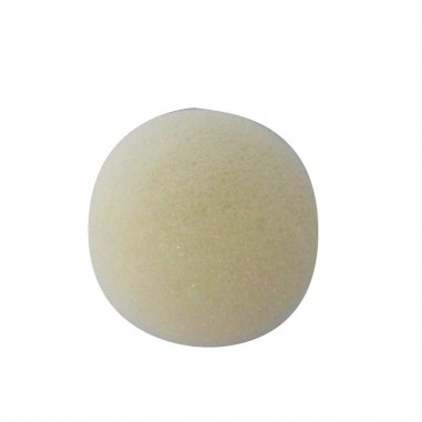 Limpia suavemente el rostro con la Esponja Konjac NaturaBIO Cosmetics.