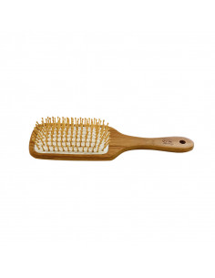 El Cepillo Cabello Bambú Grande NaturaBIO Cosmetics desenreda tu cabello de forma natural.