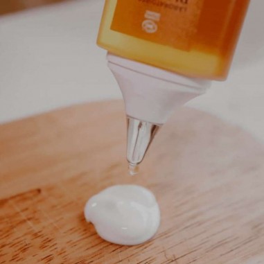 Aplicación Gotas autobronceadoras de Laboratoires de Biarritz disponibles en NaturaBIO Cosmetics.