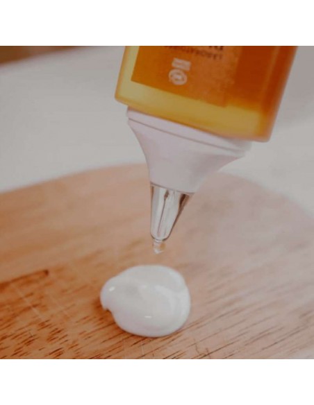 Aplicación Gotas autobronceadoras de Laboratoires de Biarritz disponibles en NaturaBIO Cosmetics.