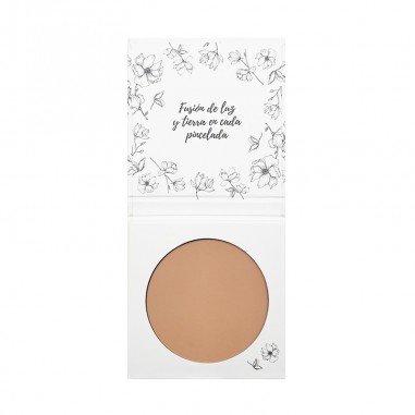 Maquillaje Compacto 03 Terracota La Bisbal de NaturaBIO Cosmetics: Realza la piel oscura con un acabado mate y natural.