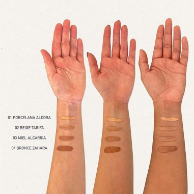 Imangen de 3 brazos con diferente tonalidad que hacen comparativos de color de los otros maquillajes