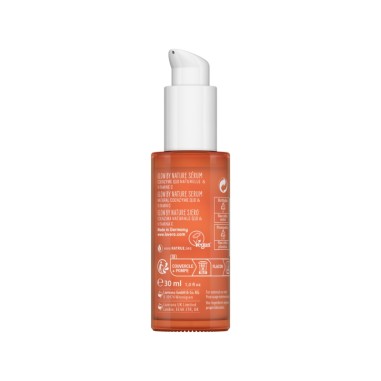 Sérum facial Glow by Nature lavera, vista lateral del frasco con etiquetas e indicaciones de uso Sérum facial Glow by Nature lavera, vista lateral del frasco con etiquetas e indicaciones de uso