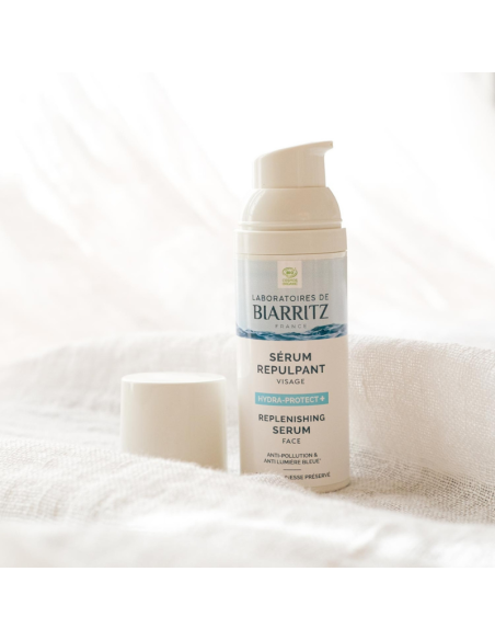 Sérum facial rellenador  Hydra Protect+ Laboratoires de Biarritz sobre fondo blanco