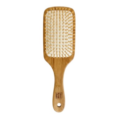 El Cepillo Cabello Bambú Grande NaturaBIO Cosmetics desenreda tu cabello de forma natural.